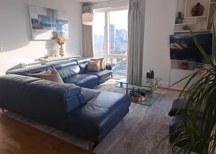 Cozy Double Room With Large En Suite Near Canary Wharf London With Amazing Views In A Shared Apartment