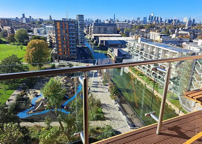 Cozy Double Room With Large En Suite Near Canary Wharf London With Amazing Views In A Shared Apartment